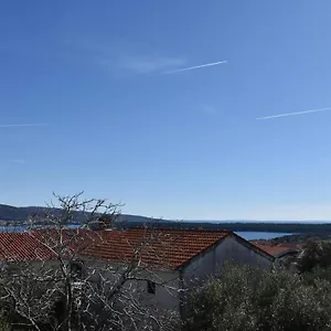 https://denjak-apartments.primorje-gorskikotar.com